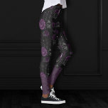 Legging Zodiac Magic | Rosas de crânio de ameixa roxa escu<br><div class="desc">Arte vestida única! Uma paleta sofisticada de texturas de abstrato médio misto adiciona o pop de cor perfeito para o seu estilo pessoal. Também é transferível para material escolar/de escritório, acessórios de festas ou decoração para uma sala de maquiagem para casa fácil de fazer você mesmo. Para outros produtos ou...</div>