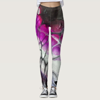 Leggings com escamas pretas, brancas e rosas