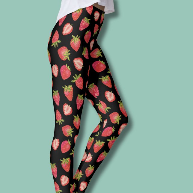 Leggings com Estampa de Morango de Verão (Strawberry pattern leggings on black background)