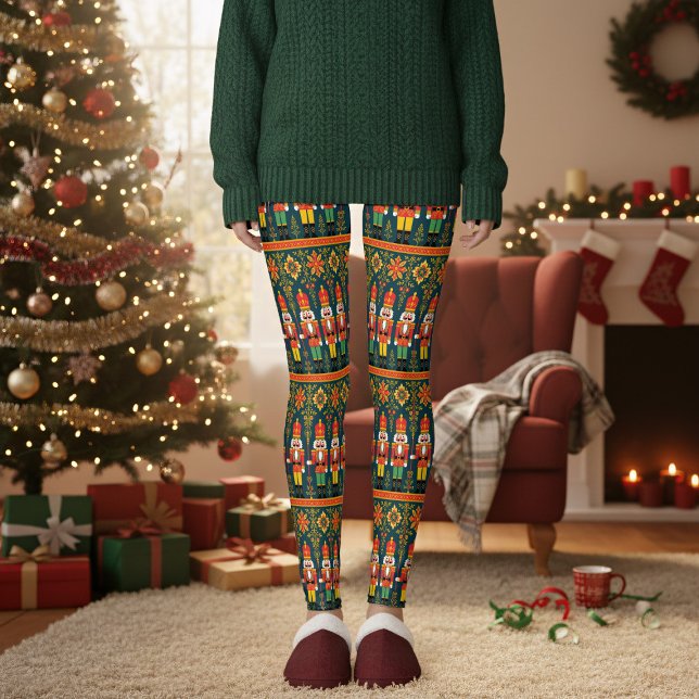 Leggings de Natal do Soldado de Brinquedos Nozes (These leggings are a fun and comfortable addition to your festive family photos.)