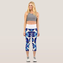 Leggings em tons de azul e azul-marinho.