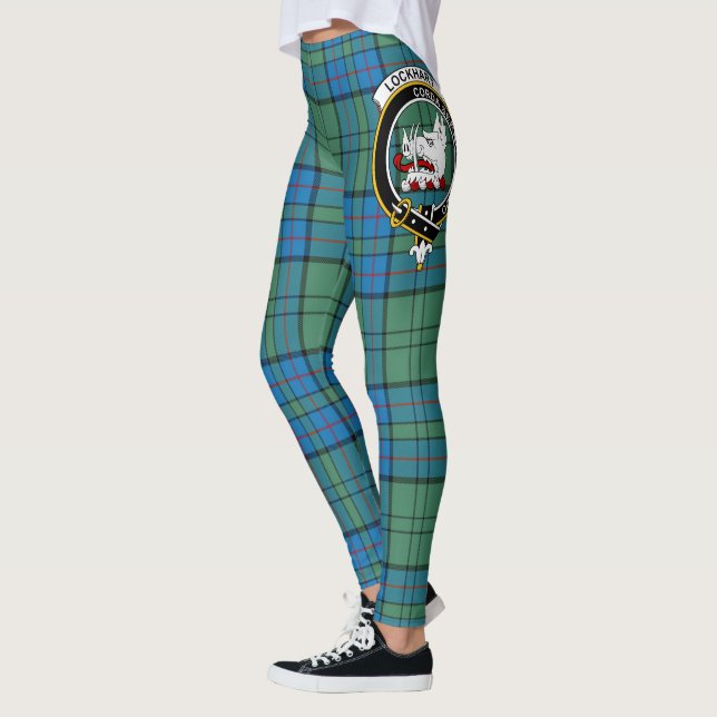 Leggings femininas com o brasão do clã Lockhart no (Esquerda)