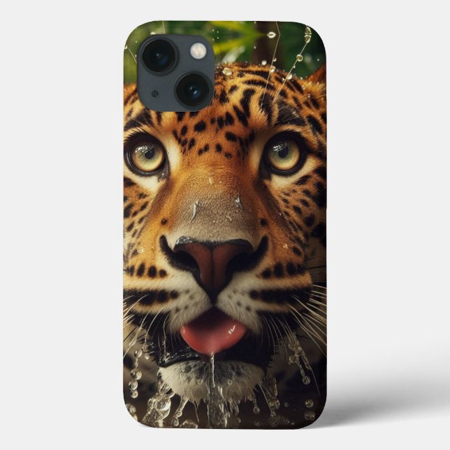 Leopardo encara enquanto bebe água na selva (Verso)