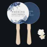 Leque Marinho e Branco com o Favor do Casamento de Folha<br><div class="desc">Marinho e flores brancas favorecem fãs com sotaque de prata.</div>