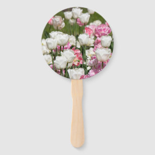 Leque Tulipas brancas e rosadas brilhantes em um dia ens