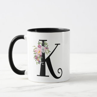 Letra floral K da aguarela, caneca da arte do