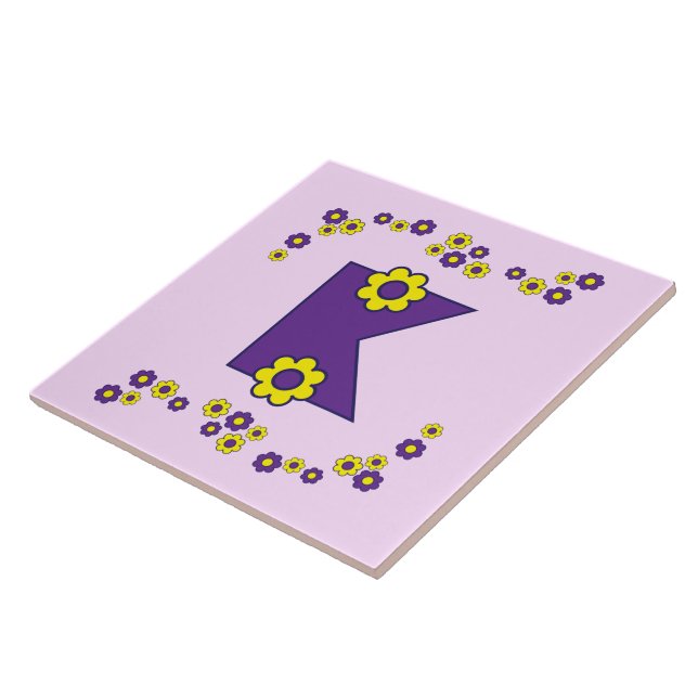 Letra K no monograma do roxo de Flores (Lateral)