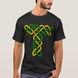Letra T de Knotwork do céltico - camisa preta