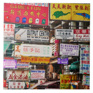 Letreiros de néon nas ruas de Hong Kong