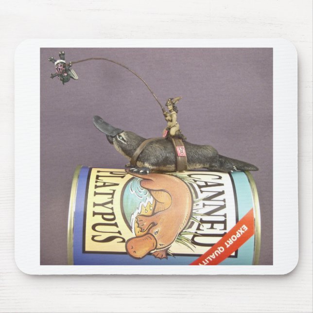 Libby em um platypus em um mousepad (Frente)