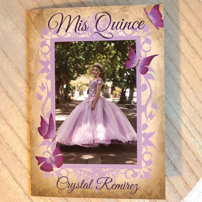 Lilac Púrpura Borboletas Quinceanera Convite (Light dusty purple quinceanera invitations with butterflies and decorative photo frame)