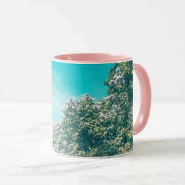 Lilac Shrub Blooming e a Caneca do Céu