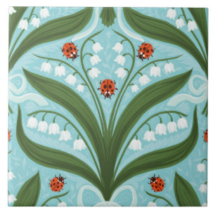 Lily do vale e a simetria de joias em verde.