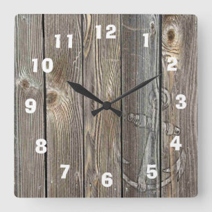 Linda e velha madeira com aparência de relógio com