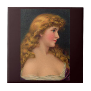 Linda mulher do século XIX com cabelo comprido