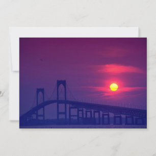 Lindo pôr do sol sobre uma ponte, Newpo