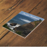 Linha Costeira do Pacífico Noroeste<br><div class="desc">Azulejo cerâmico com uma imagem fotográfica de paisagem sazonal de ondas oceânicas caindo em um litoral rochoso ao longo da costa do Pacífico Noroeste. Selecione o tamanho do seu azulejo. Faz uma trivet de cozinha excelente!</div>