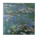 Lírios de Claude Monet, Flores Vintage<br><div class="desc">Lírios (1916), por Claude Monet. Water Lily é uma pintura floral de arte impressionista vintage. Jardim de flores da primavera Monet em Giverny, França. Esta paisagem é uma das muitas variações das pinturas de lírio-d'água que Monet pintou por seu lago. Sobre o artista: Claude Monet (1840-1926) foi o fundador do...</div>