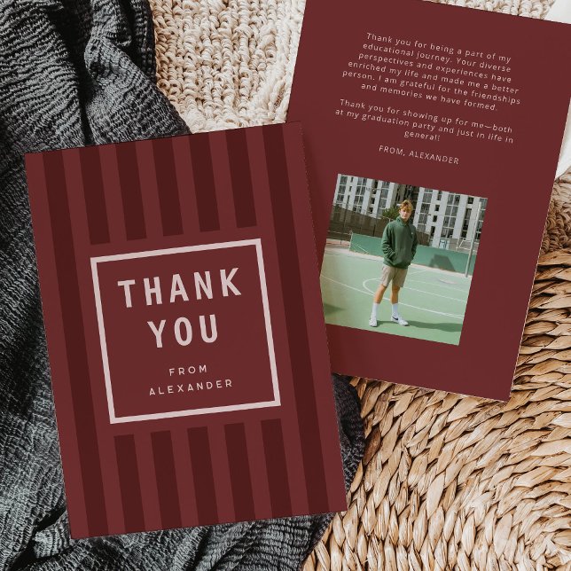 Listras Marrons Modernas Agradecimento de Formatur (modern maroon red sporty stripes graduation thank you card)
