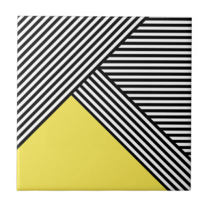 Listras pretas e brancas com triângulo amarelo