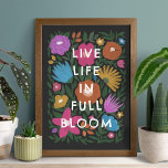 Live Life in Cheio Bloom Bold Floral Art Impressão<br><div class="desc">Este belo e colorido impressão de arte apresenta um design floral desenhado manualmente em magenta / fuchsia rosa, laranja, ouro amarelo, roxo, azul e verde sobre um fundo de cor personalizado (mostrado em preto). O estilo de arte é quase como giz/pastel. O texto lúdico e moderno diz: "A vida em...</div>