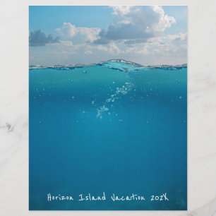 Livro Branco subaquático sobre o mar azul