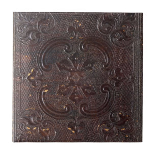 Livro de Couro Antigo Caído
