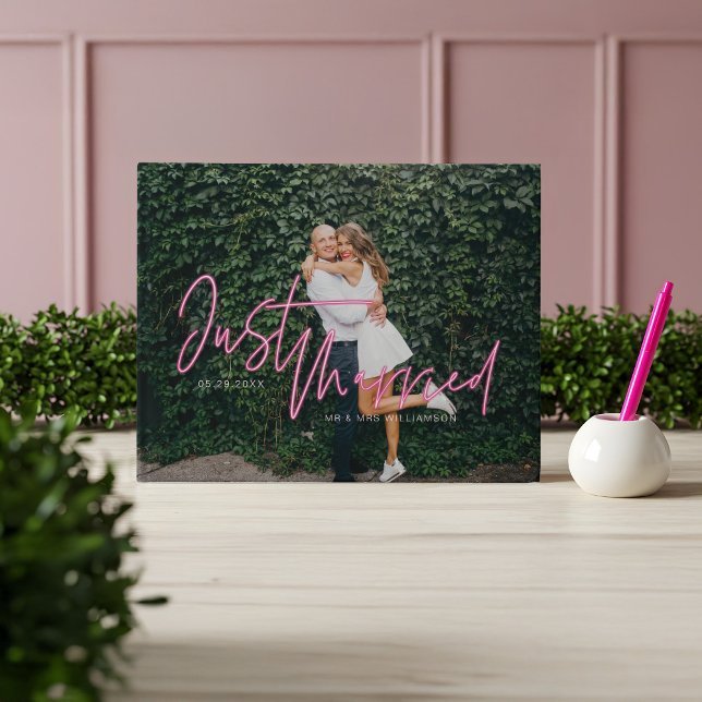 Livro De Visitas Foto do Recem casados Rosa Neon Electric Love (Electric Love Neon Pink Just Married Photo Guest Book)