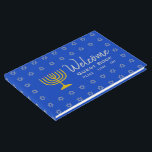 Livro De Visitas HANUKKAH Personalizado Bem-vindo<br><div class="desc">Personalizado HANUKKAH: Bem-vindo ao Livro de Convidados em azul de médio Mantenha vivas as memórias de suas reuniões especiais coletando os pensamentos de seus convidados neste sutil Livro de Convidados de Chanucá. O texto do marcador de posição é personalizável, para que você possa alterar a descrição, por exemplo, para o...</div>