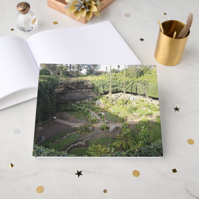 Livro De Visitas Santuário Oculto de Umpherston Sinkhole (Frente aberta)