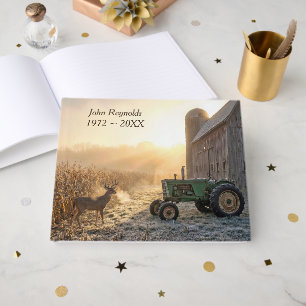 Livro De Visitas Veado na Névoa da Manhã com Trator Agrícola