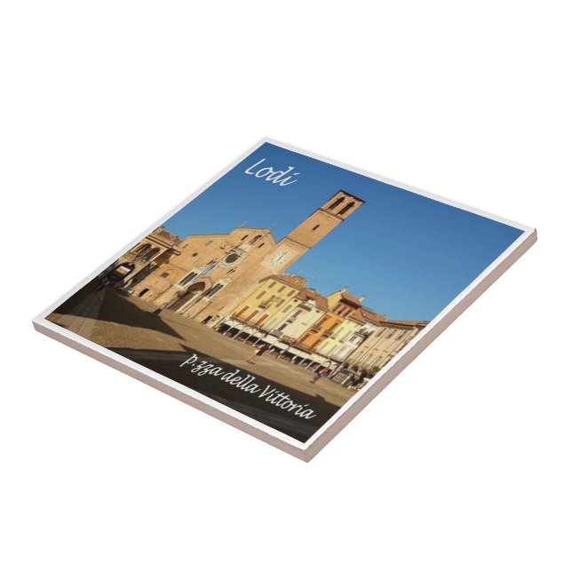 LMD066 LODI Piazza della Vittoria, Itália (Lateral)