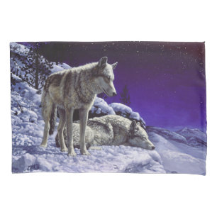 Lobos cinzas na neve de inverno à noite
