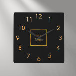 Logotipo da empresa - relógio preto de parede quad<br><div class="desc">Um na moda,  clássico fundo negro. Personalize e adicione o logotipo da sua empresa e sua empresa. Números de relógio do ouro.</div>