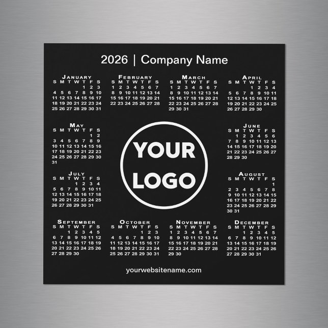 Logotipo moderno da empresa no calendário de 2026  (Modern 2026 Calendar Company Logo on Black Magnet, in situ)