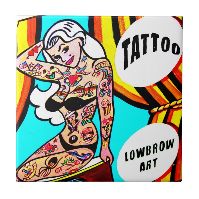 loira com azulejo tats (Frente)