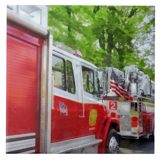 Longa Linha de Caminhões de Bombeiros (Frente)