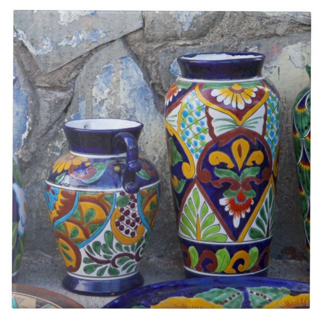 Louças coloridas à venda no centro de Loreto, (Frente)