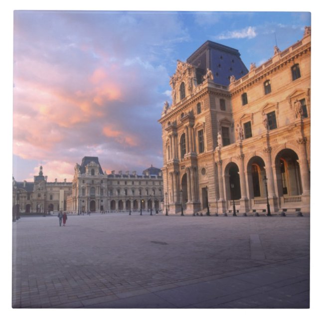 Louvre, Paris, França (Frente)