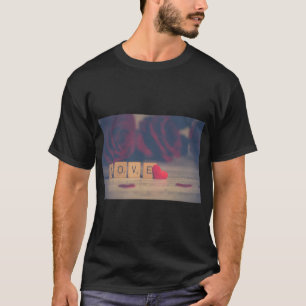 LOVE – Camiseta de Mensagem Simples Mas Poderosa