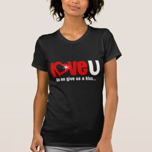 "Love U" nos dê um beijo na camiseta da menina ve
