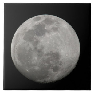 Lua cheia em preto e branco. Crédito: Arthur