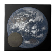 Lua em frente à imagem DSCOVR