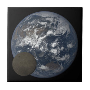 Lua em frente à imagem DSCOVR