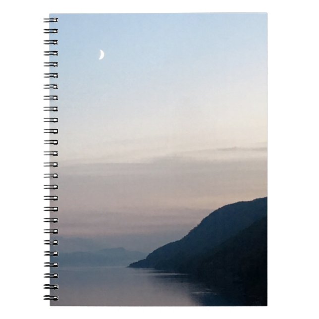 Lua sobre o caderno de Loch Ness (Frente)