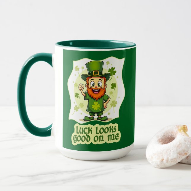 Luck Looks Good on Me St Patrick’s Day - caneca (Com Donut)