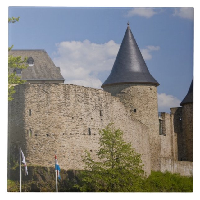 Luxembourg, Sure River Valley. Bourscheid (Frente)