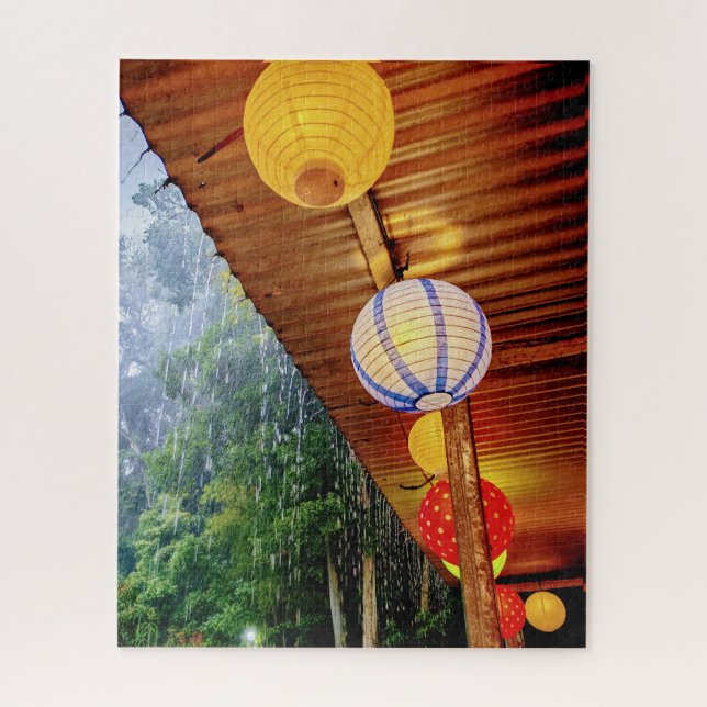 Luz de Lanterna na Chuva – Quebra-Cabeça Silencios (Vertical)