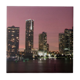 Luz do por do sol sobre Miami após uma tempestade