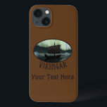 Luzes De Vazamento E Norte<br><div class="desc">Uma imagem ligeiramente estilizada de um navio de longa distância Viking navegando à noite sob as Luzes do Norte ali um casal de icebergs; a maioria da tripulação está dormindo. A leitura de texto "VIKINGAR" (Vikings) também é exibida. Adicione seu próprio texto adicional. Esta é uma versão desbotada ou antiga...</div>